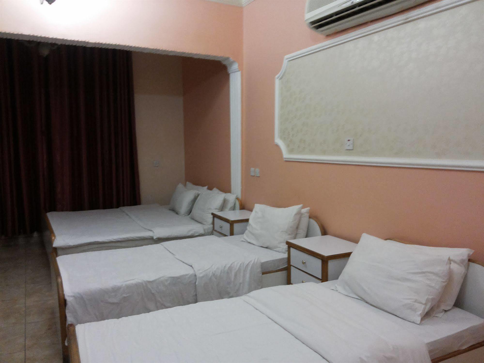 Al Qidra Hotel & Suites Aqaba Esterno foto